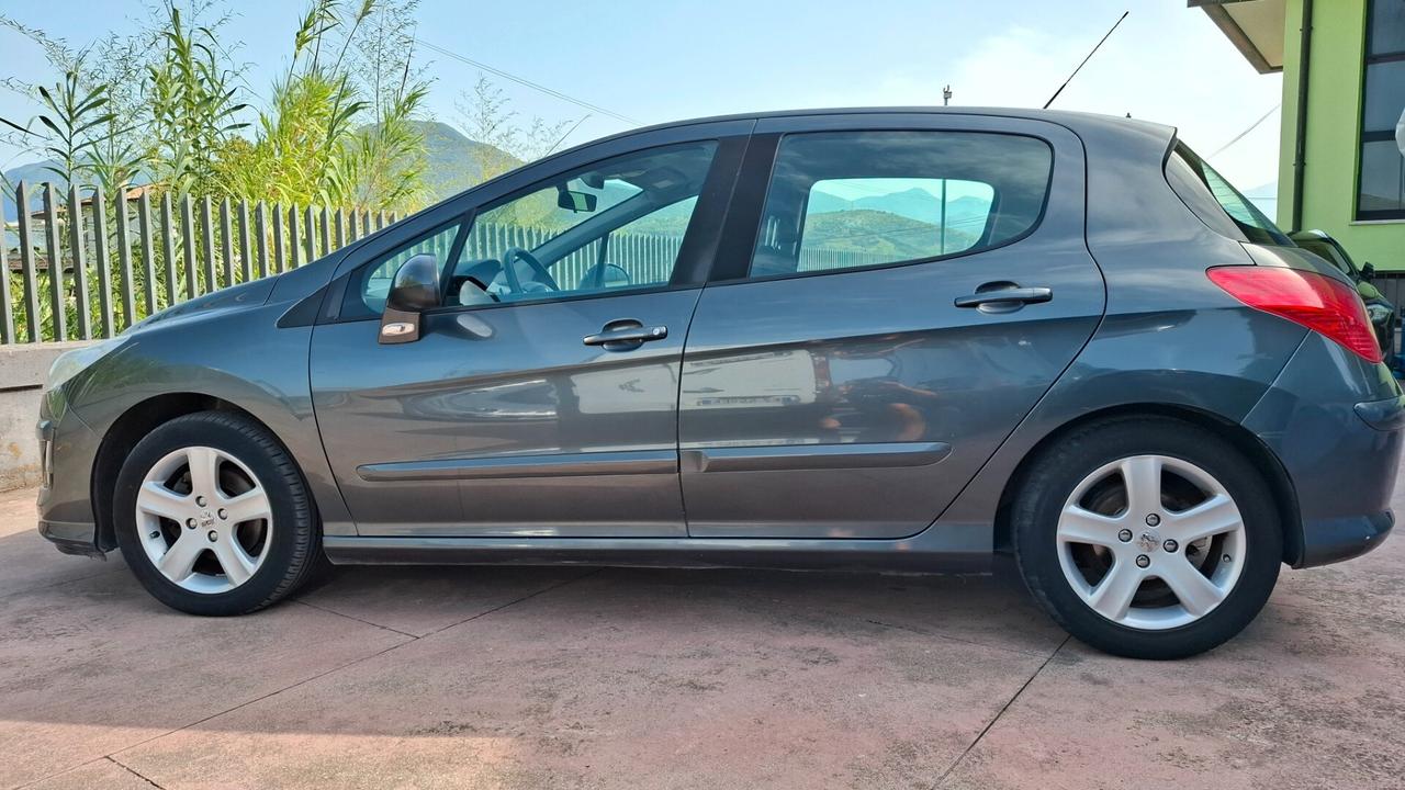 Peugeot 308 1.6 HDi 110CV 5p. 2-Tronic Premium-Automatica-Gancio Traino