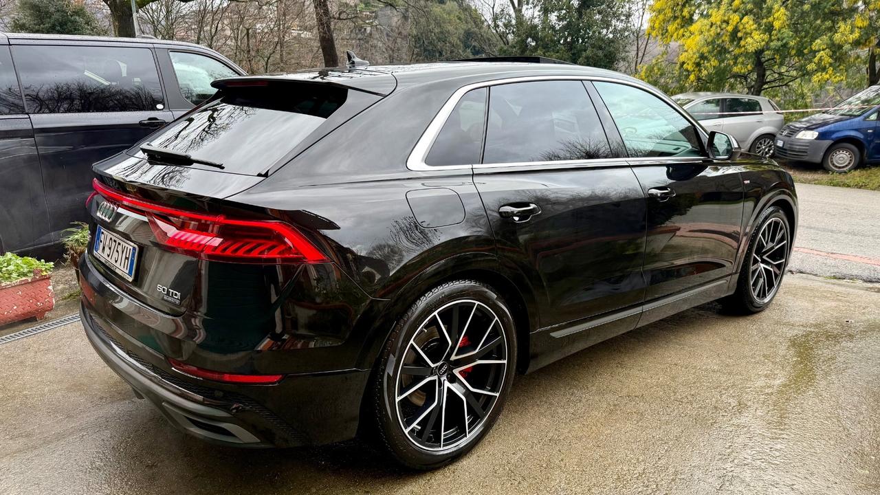 Audi Q8 50 TDI 286 CV quattro S-line INT/EST Tetto