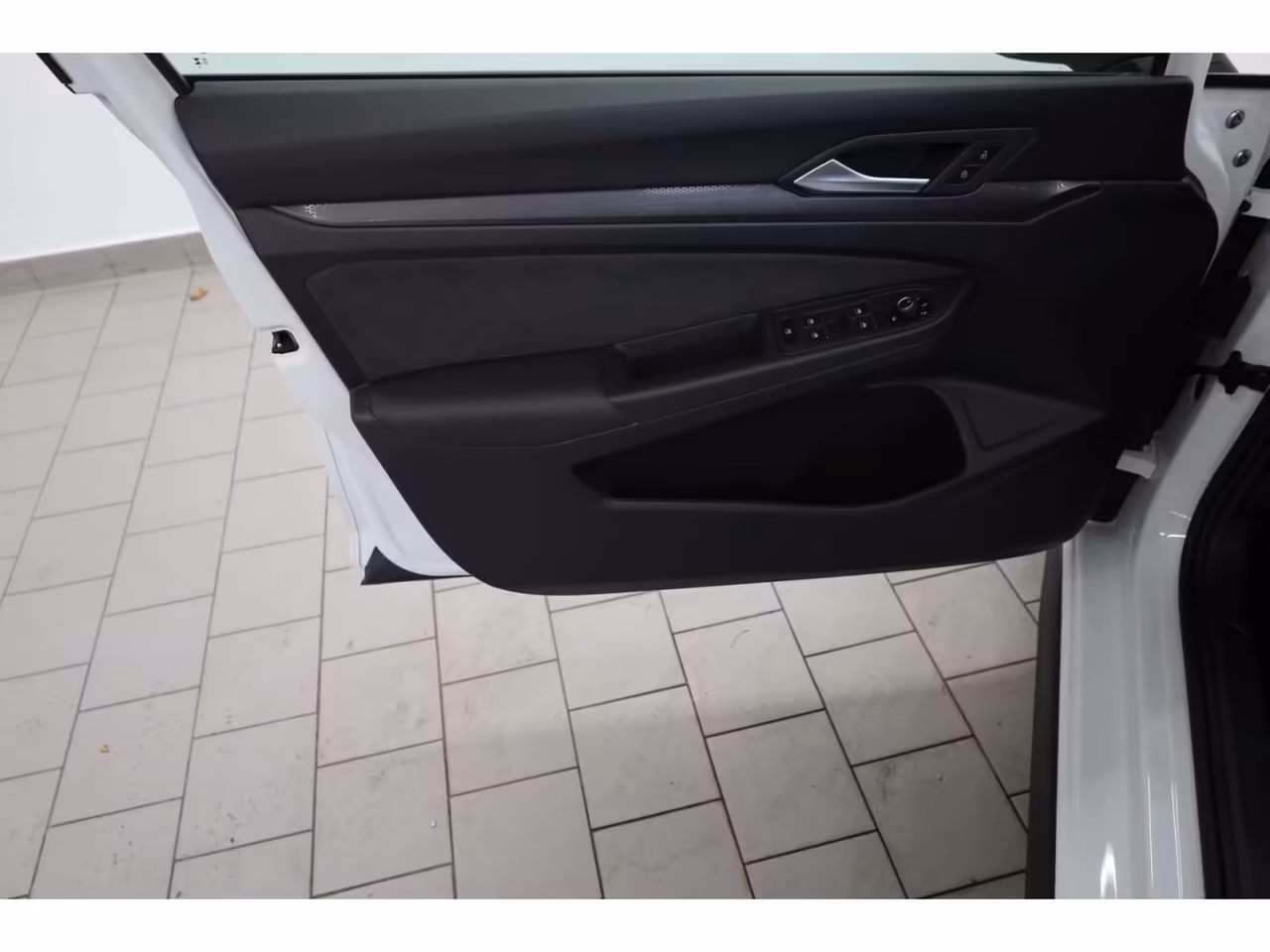 Volkswagen Golf GTI 2.0 TSI OPF, cambio manuale a 6 marce, fari LED, climatizzatore automatico, ra