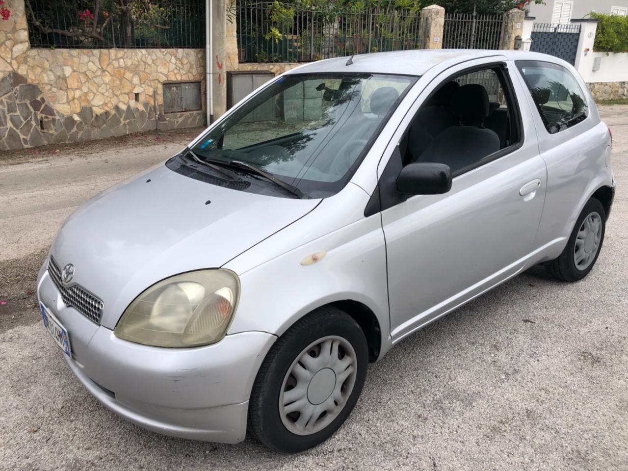 Toyota Yaris 1.0i benzina 3 porte Aria Condizionata