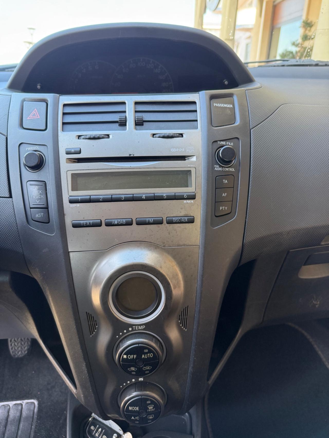 Toyota Yaris 1.0 5 porte