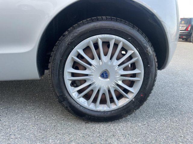 LANCIA Ypsilon 1.2 BENZ 60 CV Argento ADATTA A NEOPATENTATI