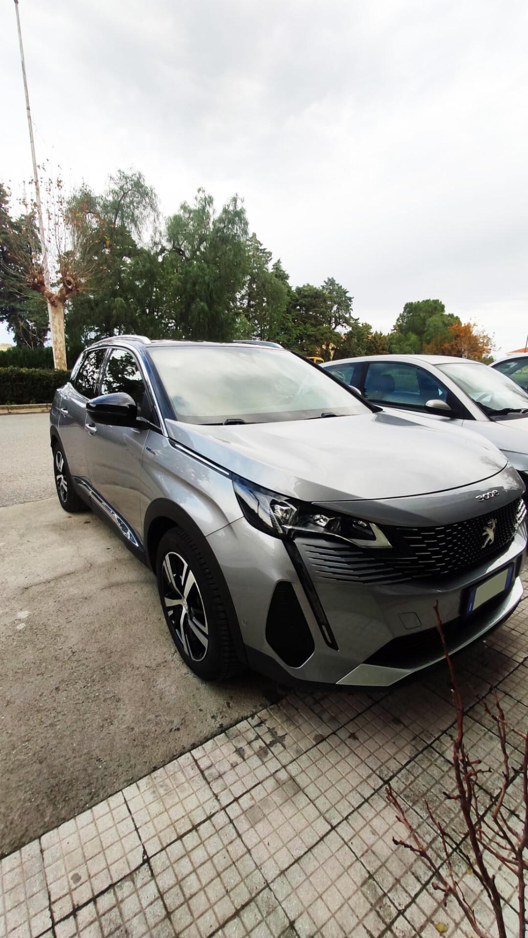 Peugeot 3008 Hybrid Plug-in 225 e-EAT8 133 kw allestimento GT in ottime condizioni