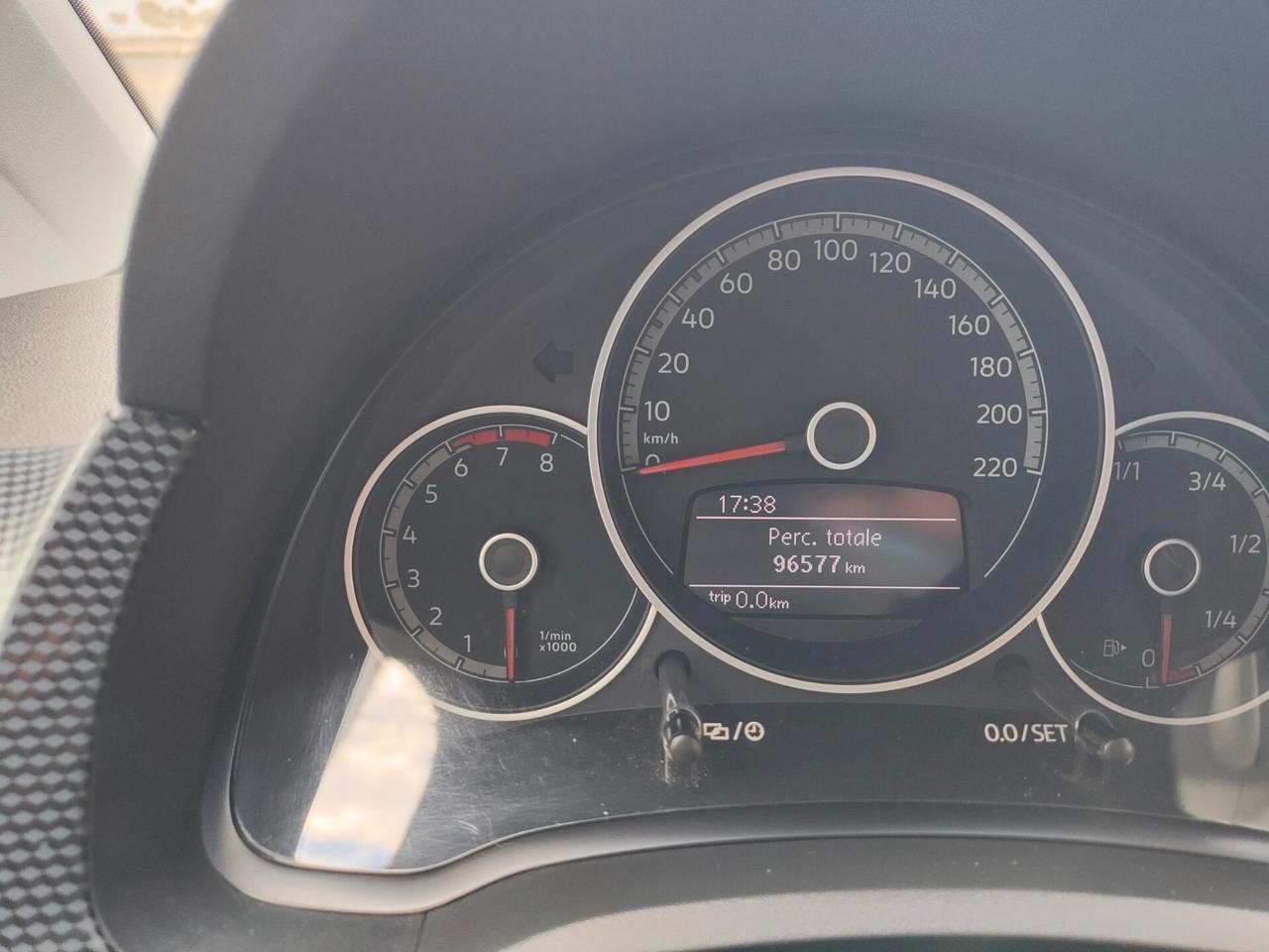 VOLKSWAGEN UP 1.0 60CV KM 96577-2017