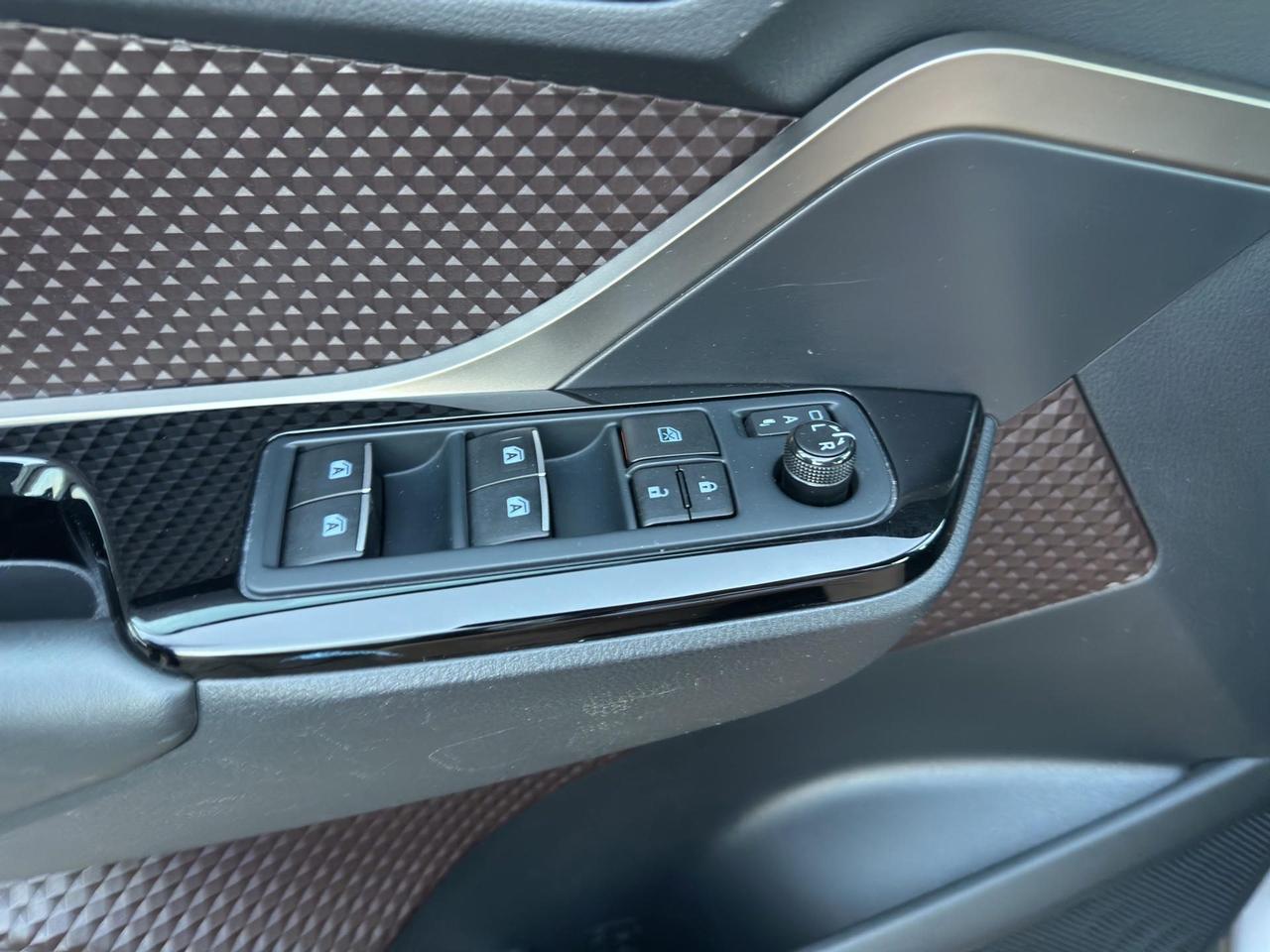 Toyota C-HR 1.8h Lounge e-cvt lounge