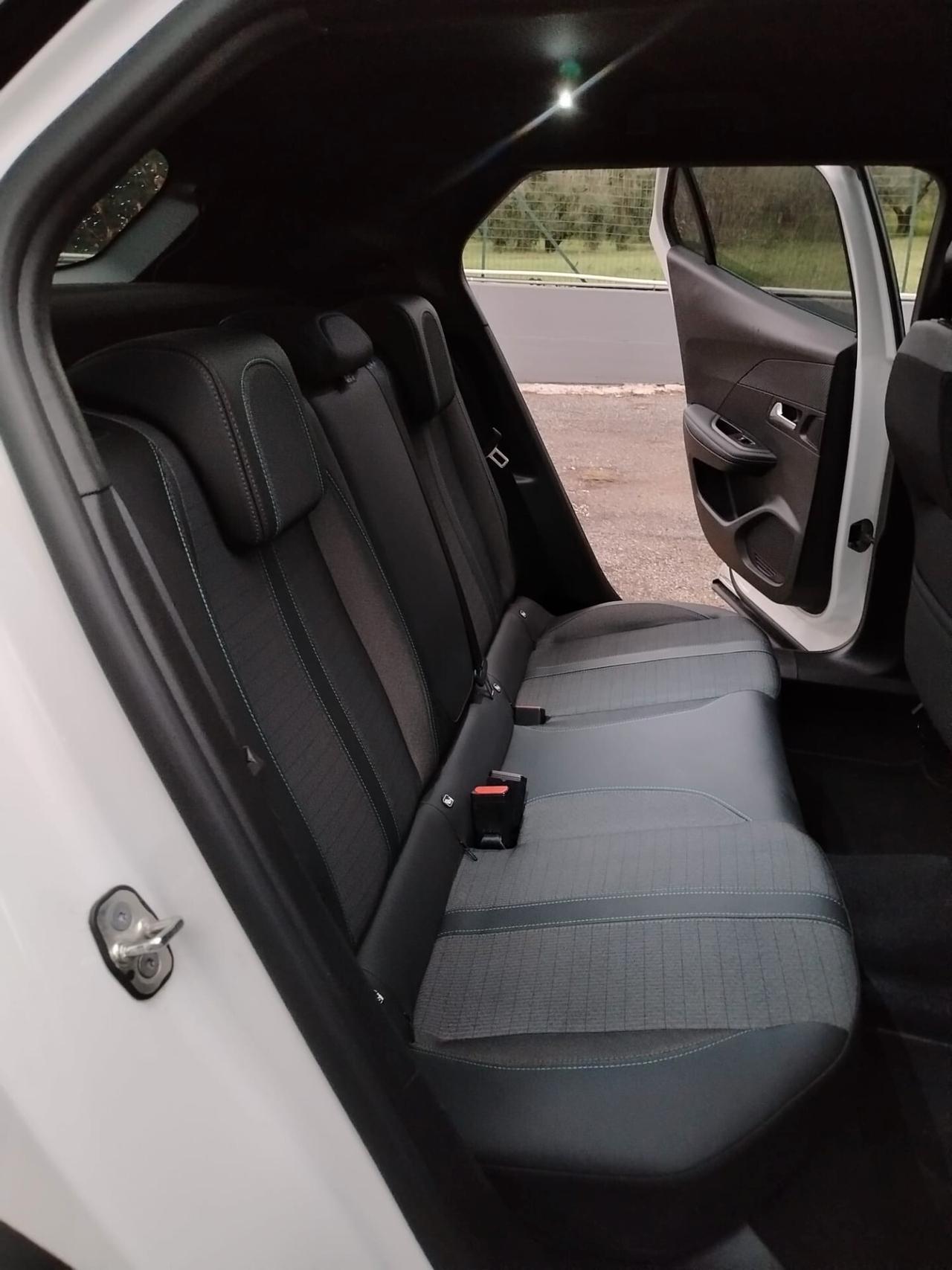 Peugeot 2008 BlueHDi 130 S&S EAT8 Allure