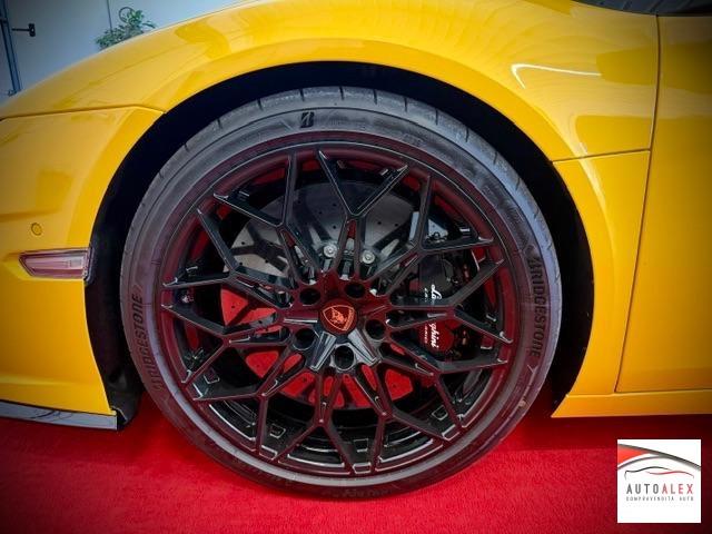 LAMBORGHINI Temerario