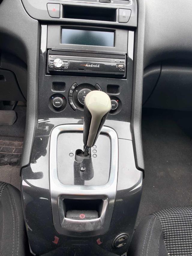 PEUGEOT 5008 1.6 HDi 112CV AUT. Féline