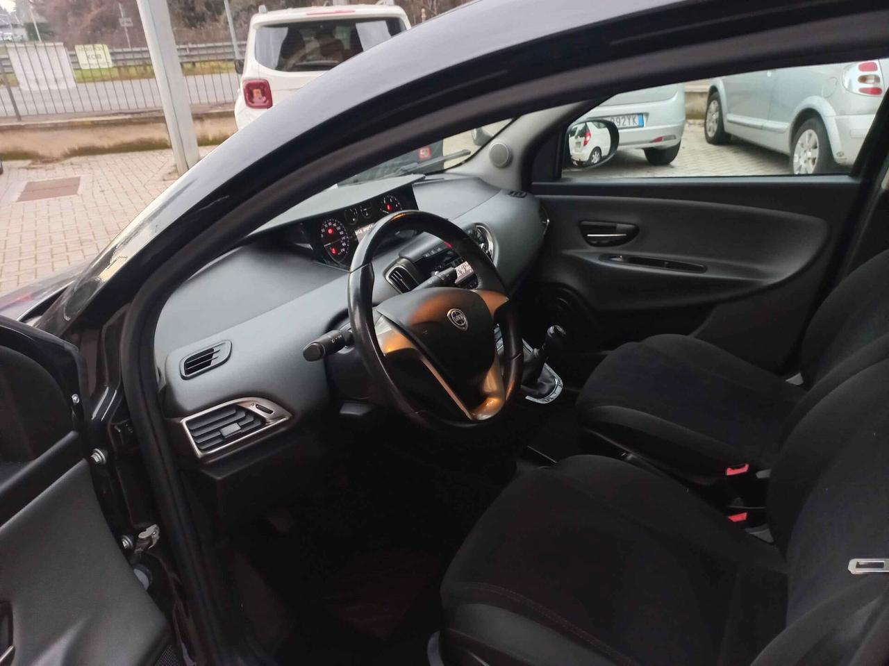 Lancia Ypsilon 1.3 MJT 16V 95 CV 5 porte S&S Silver