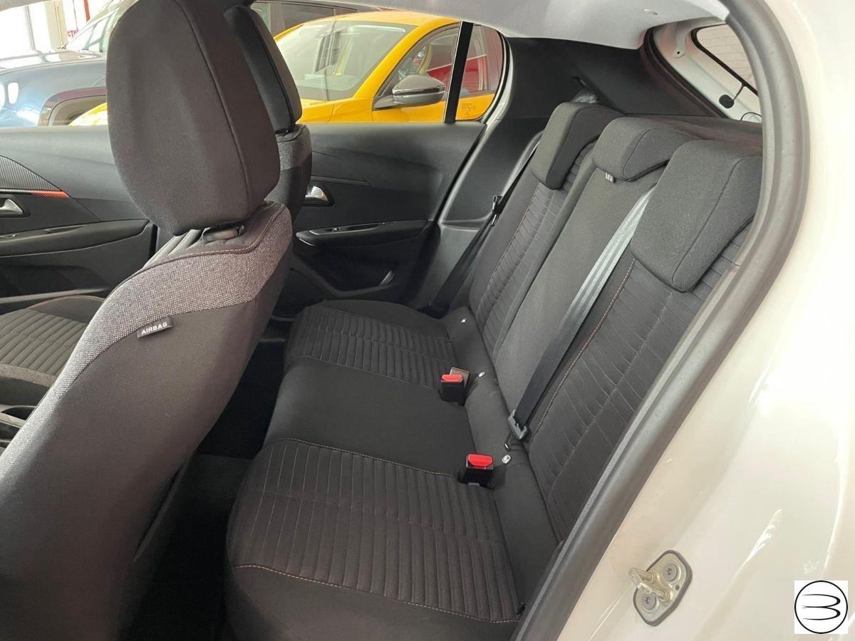 PEUGEOT - 208