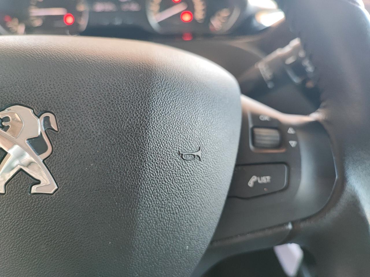 Peugeot 208 PureTech 82 5 porte Allure
