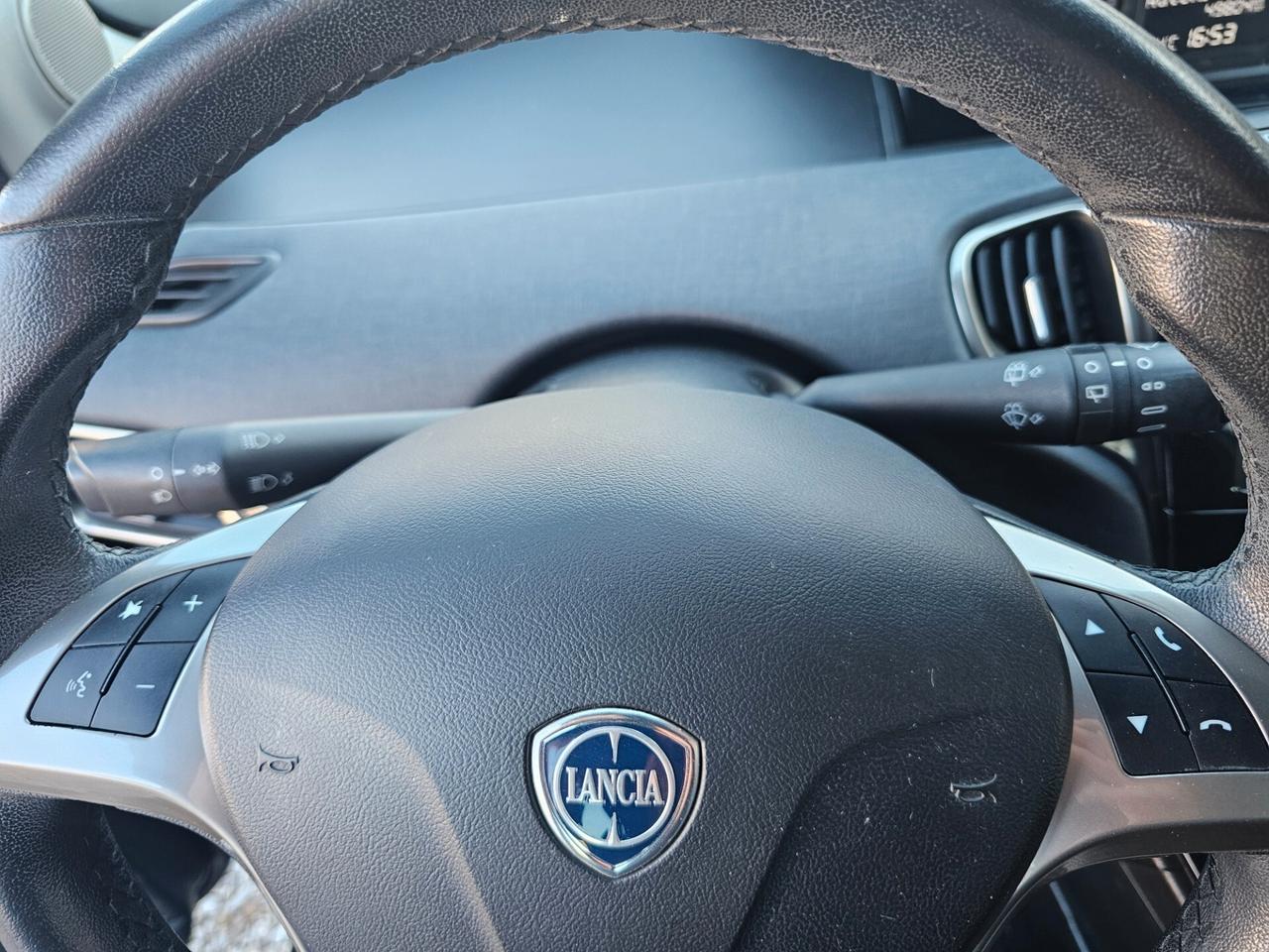 Lancia Ypsilon 1.0 FireFly 5 porte S&S Hybrid Ecochic Gold