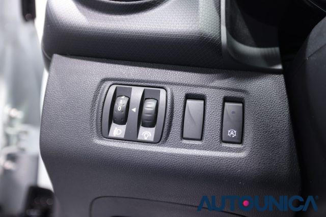 RENAULT Clio TCE 12V 75 CV 5 PORTE GENERATION NEOPATENTATI