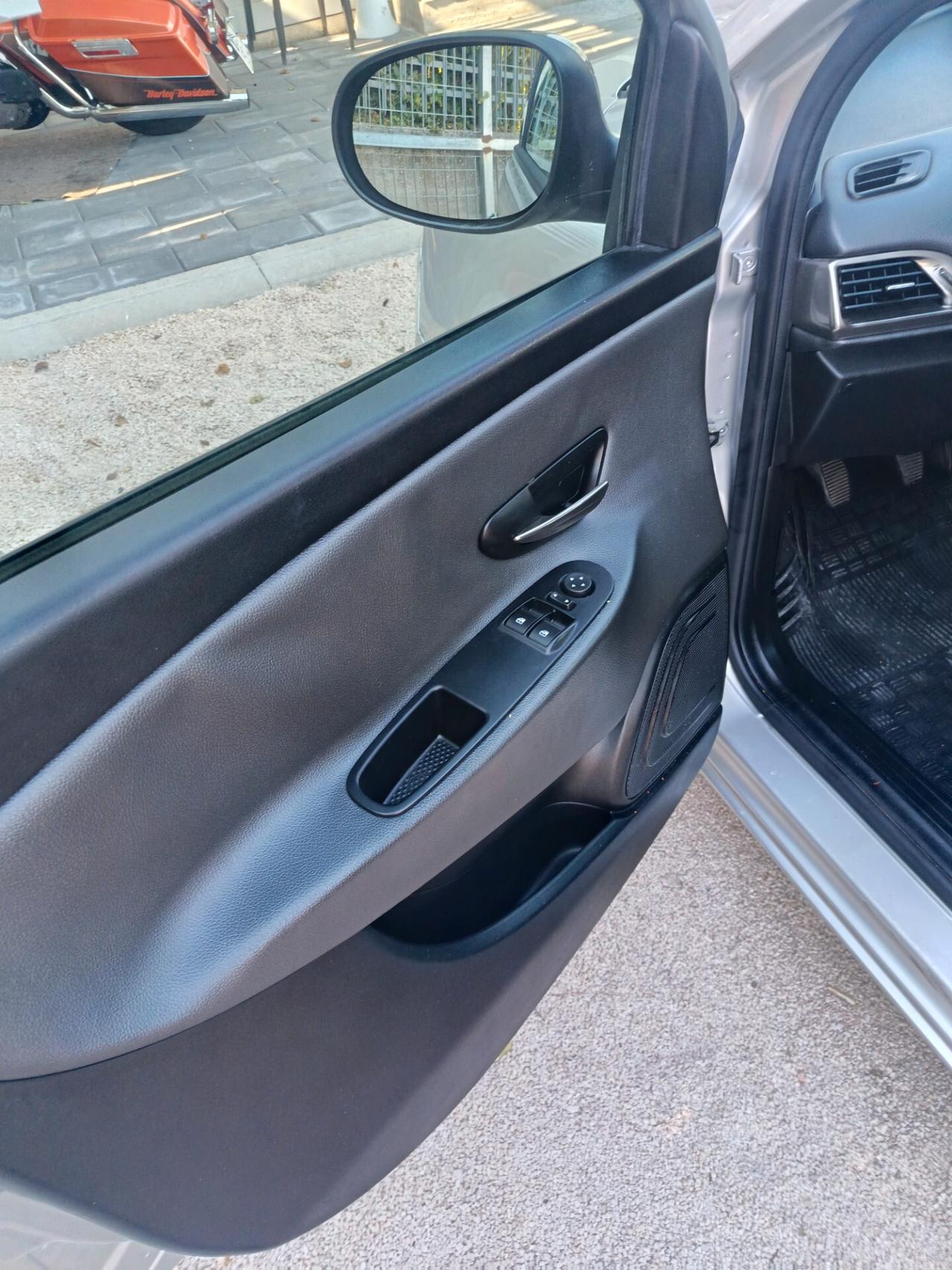 Lancia Ypsilon 1.2 69 CV 5 porte Silver