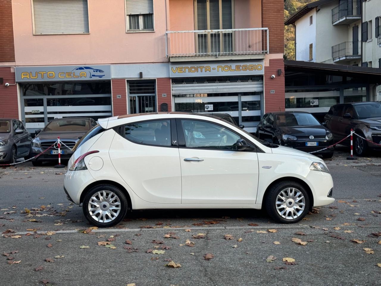 Lancia Ypsilon 1.2 5 porte GPL - TETTO PANORAMICO - NEOPATENTATI