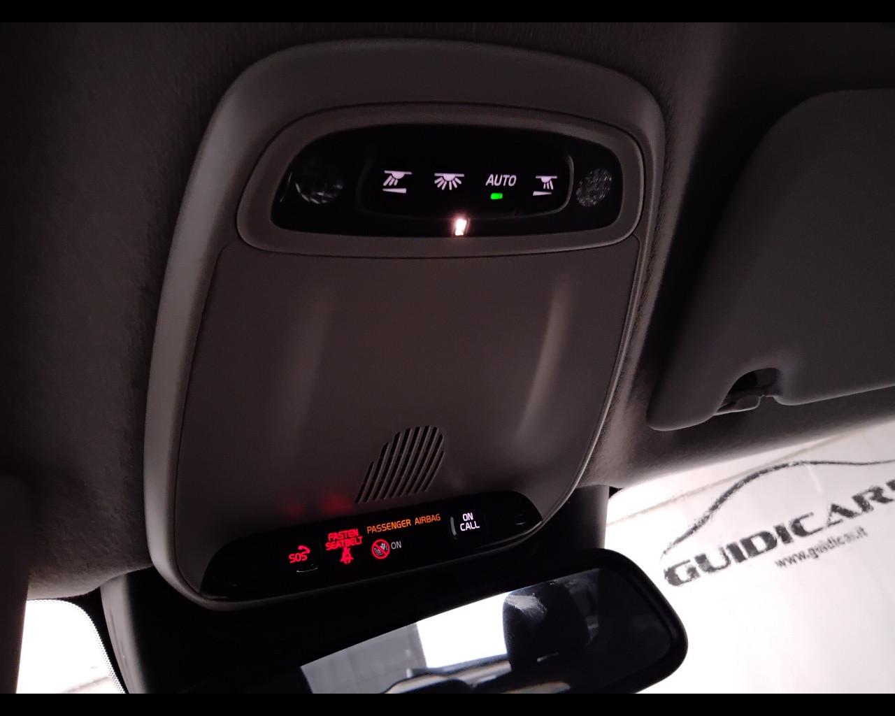 VOLVO XC40 - XC40 1.5 t3 Momentum Core 163cv my21