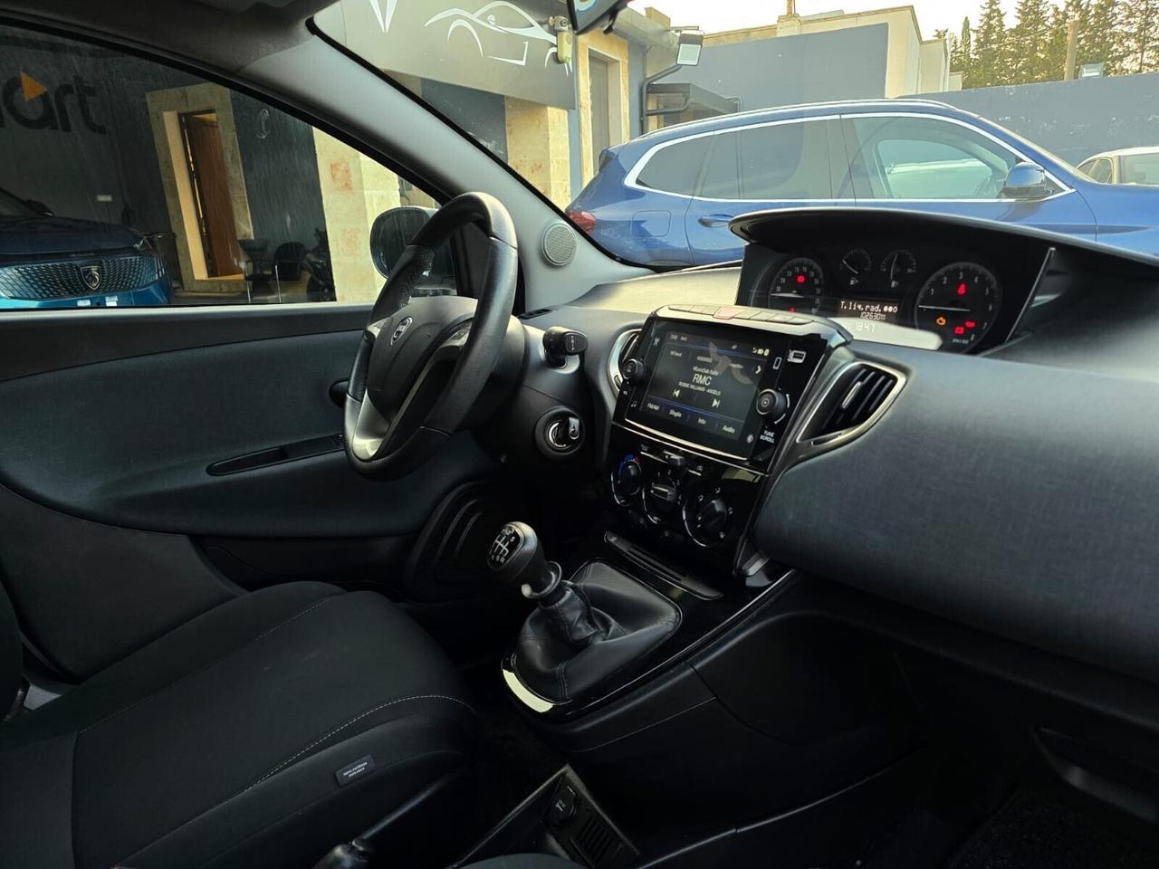 Lancia Ypsilon 1.0 FireFly 5 porte S&S Hybrid Ecochic Silver