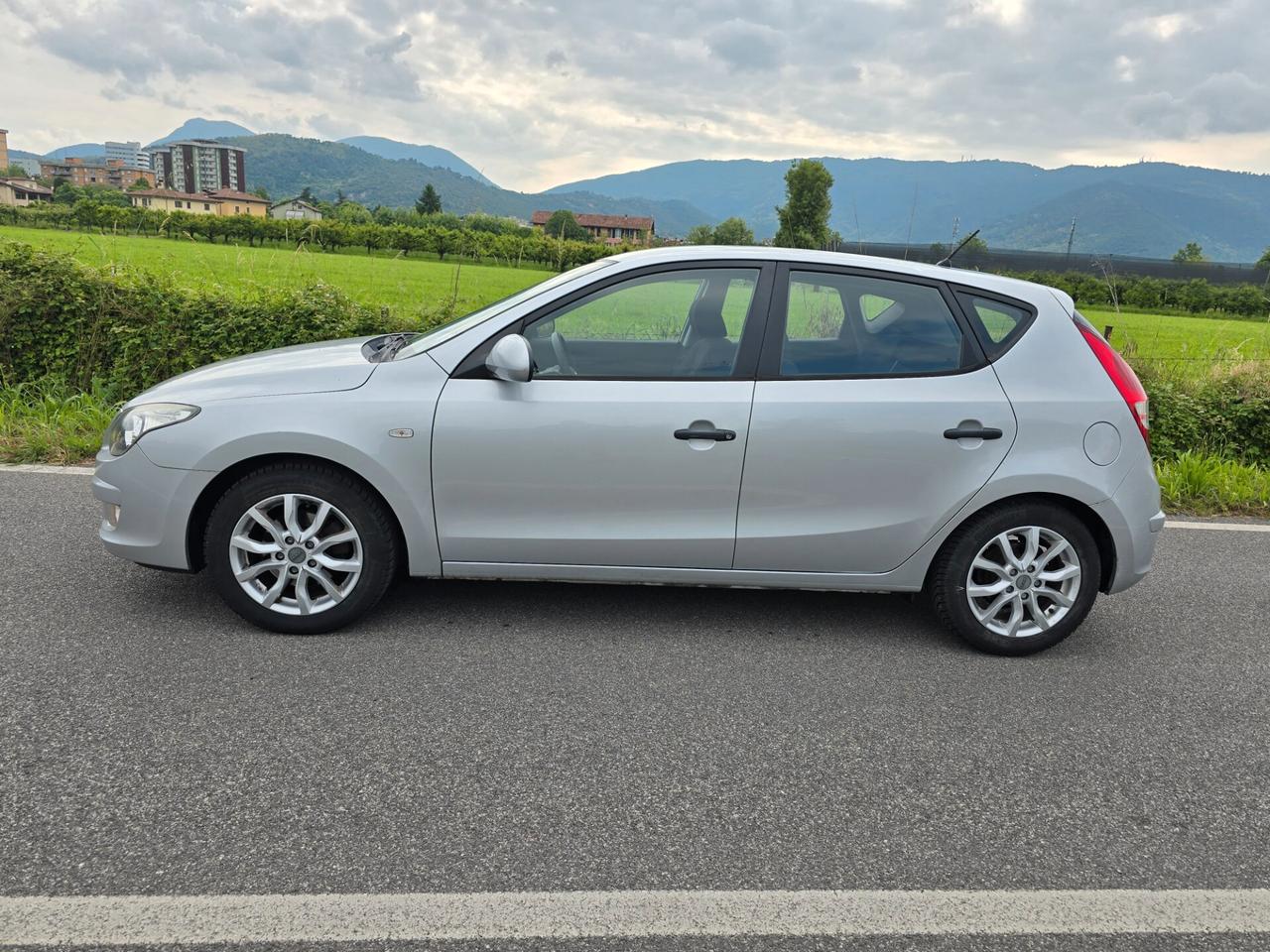 HYUNDAI i30 1.6 CRDi 90CV "ADATTA PER NEOPATENTATI"