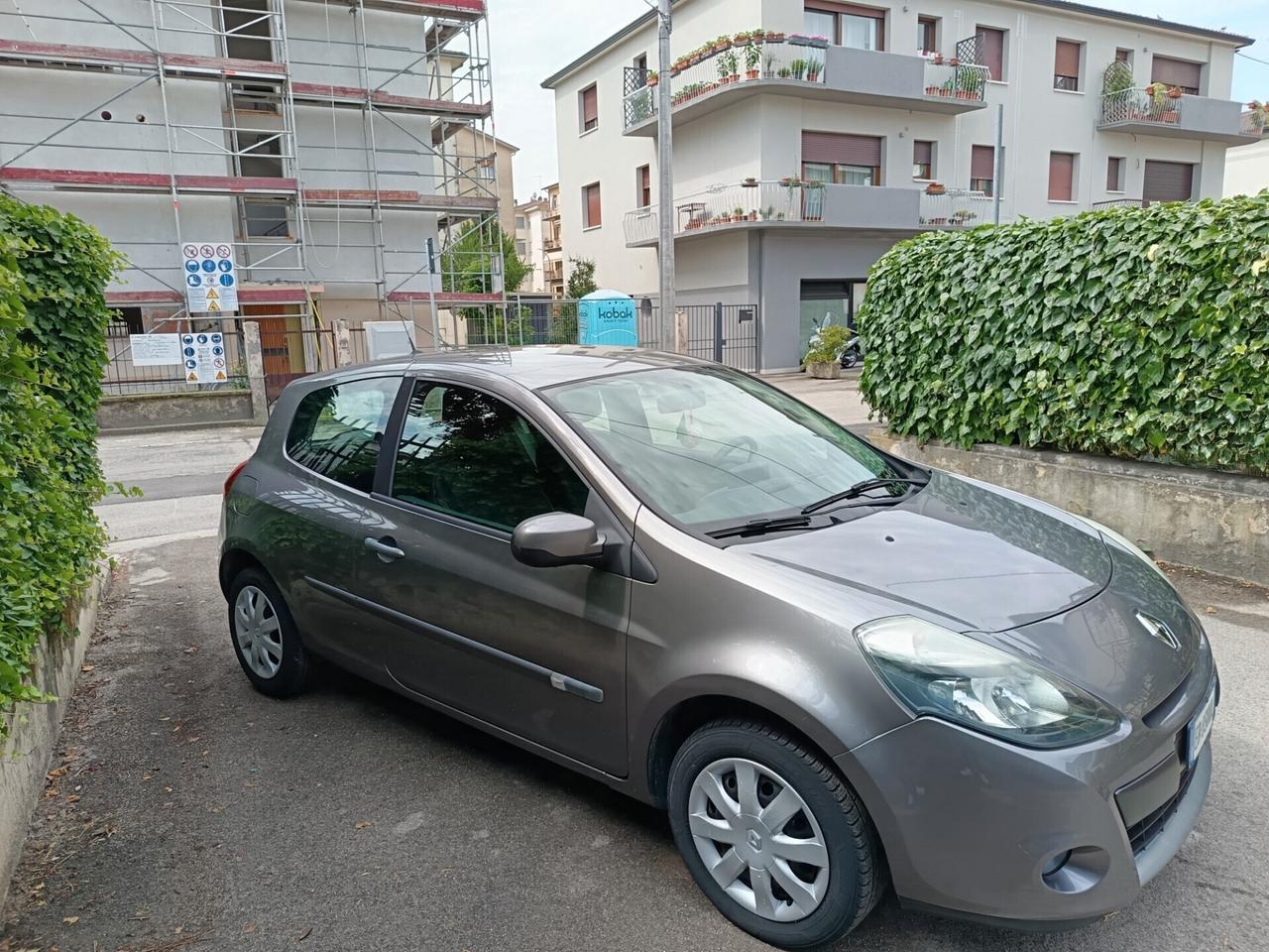 Renault Clio 1.2 16V 3 porte Luxe ok neo patente