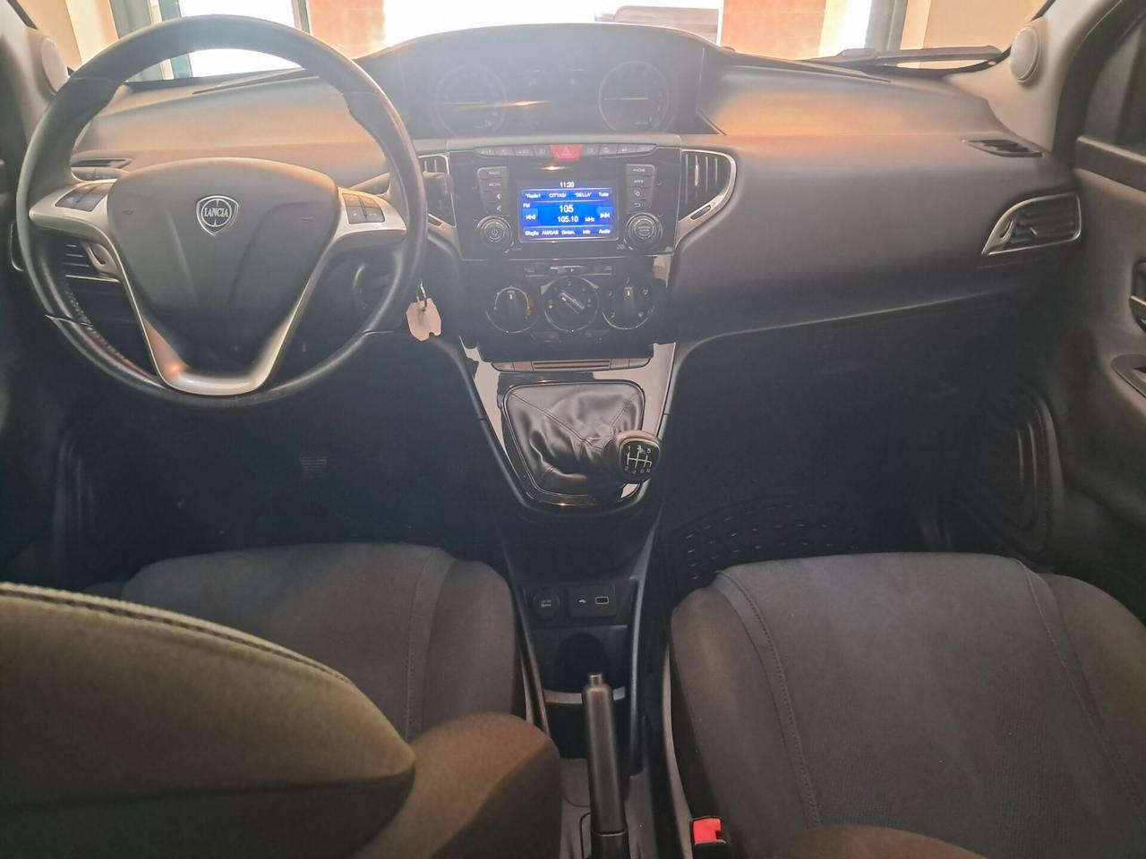 Lancia Ypsilon Hybrid e-DCT Edizione Limitata Cassina