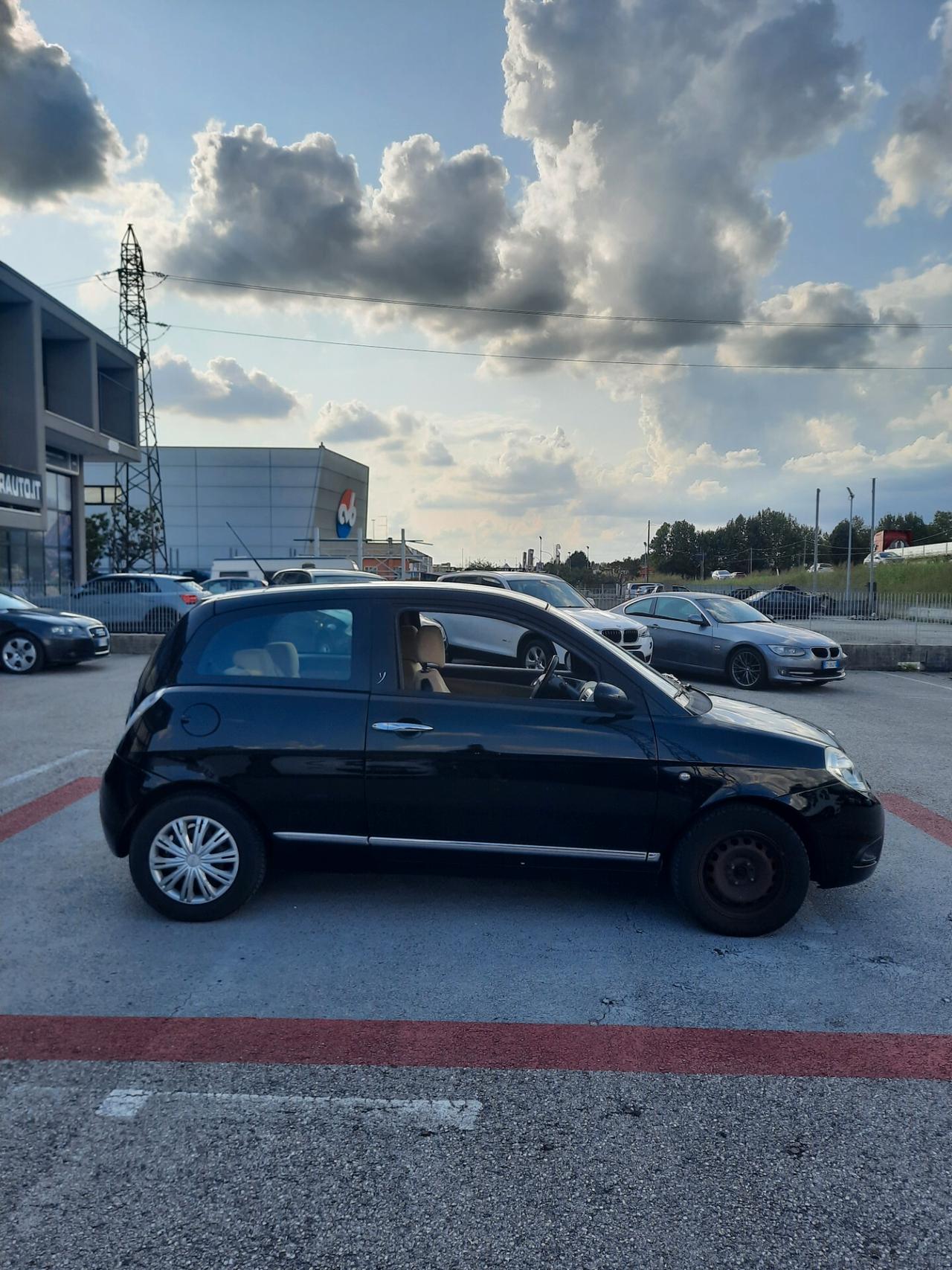 Lancia Ypsilon 1.2 Platino OK NEOPATENTATI