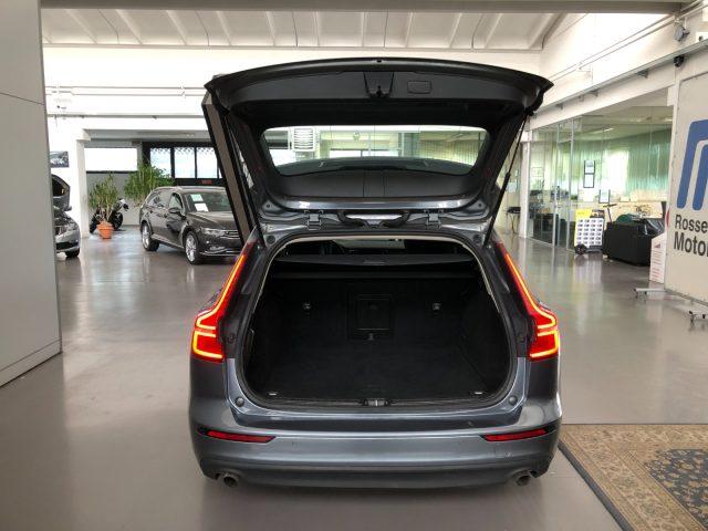 VOLVO V60 2.0 b3 Momentum Business auto 8m my21