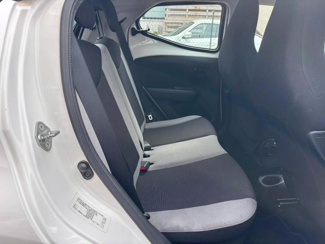 Toyota Aygo 1.0 x-play 5p