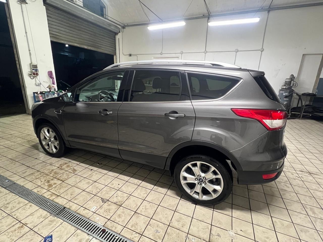 Ford Kuga 2.0 TDCI 140 CV 4WD Powershift Titanium