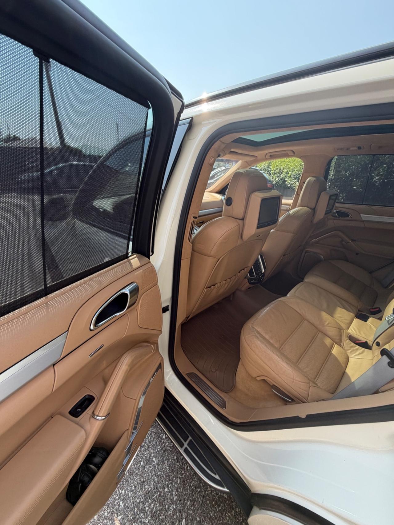 Porsche Cayenne 4.8 Turbo noleggio subentro