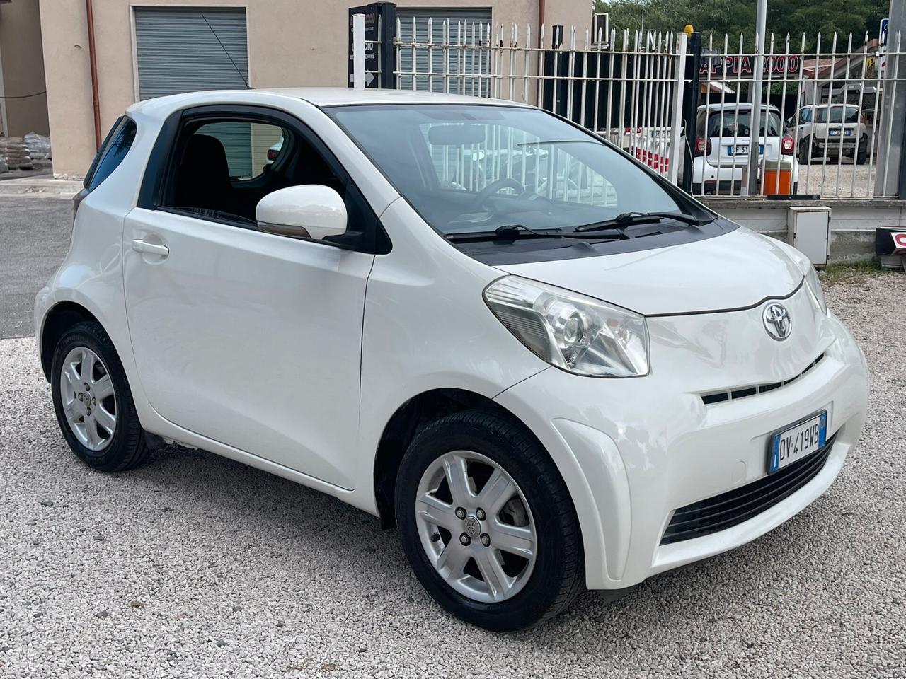 Toyota iQ 1.0 CAMBIO AUTOMATICO, NEOPATENTATI