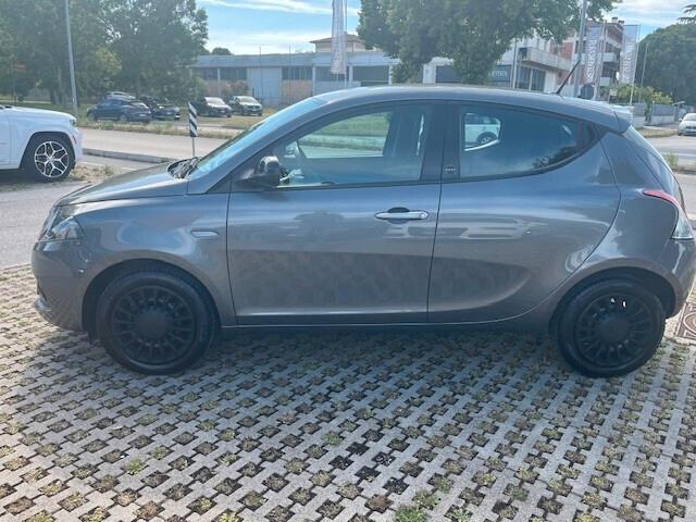 Lancia Ypsilon 1.0 FireFly 5 porte S&S Hybrid Ecochic Silver PREZZO PROMO