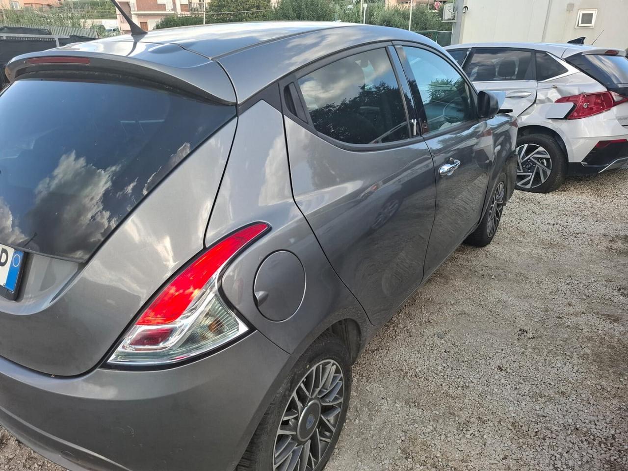 LANCIA YPSILON PLATINUM 17 INCIDENTATA MARCIANTE
