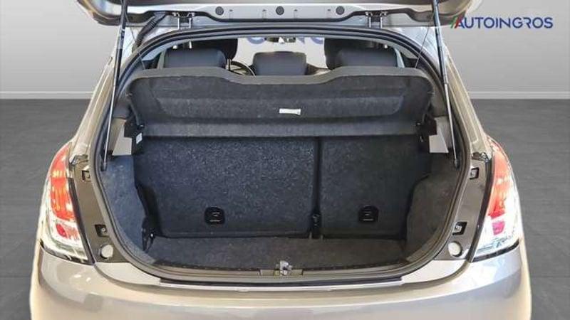 Lancia Ypsilon 1.0 FireFly Hybrid Silver