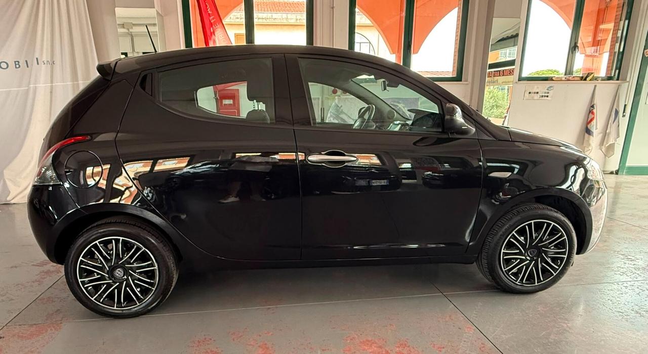 Lancia Ypsilon 1.0 FireFly 5 porte S&S Hybrid Gold