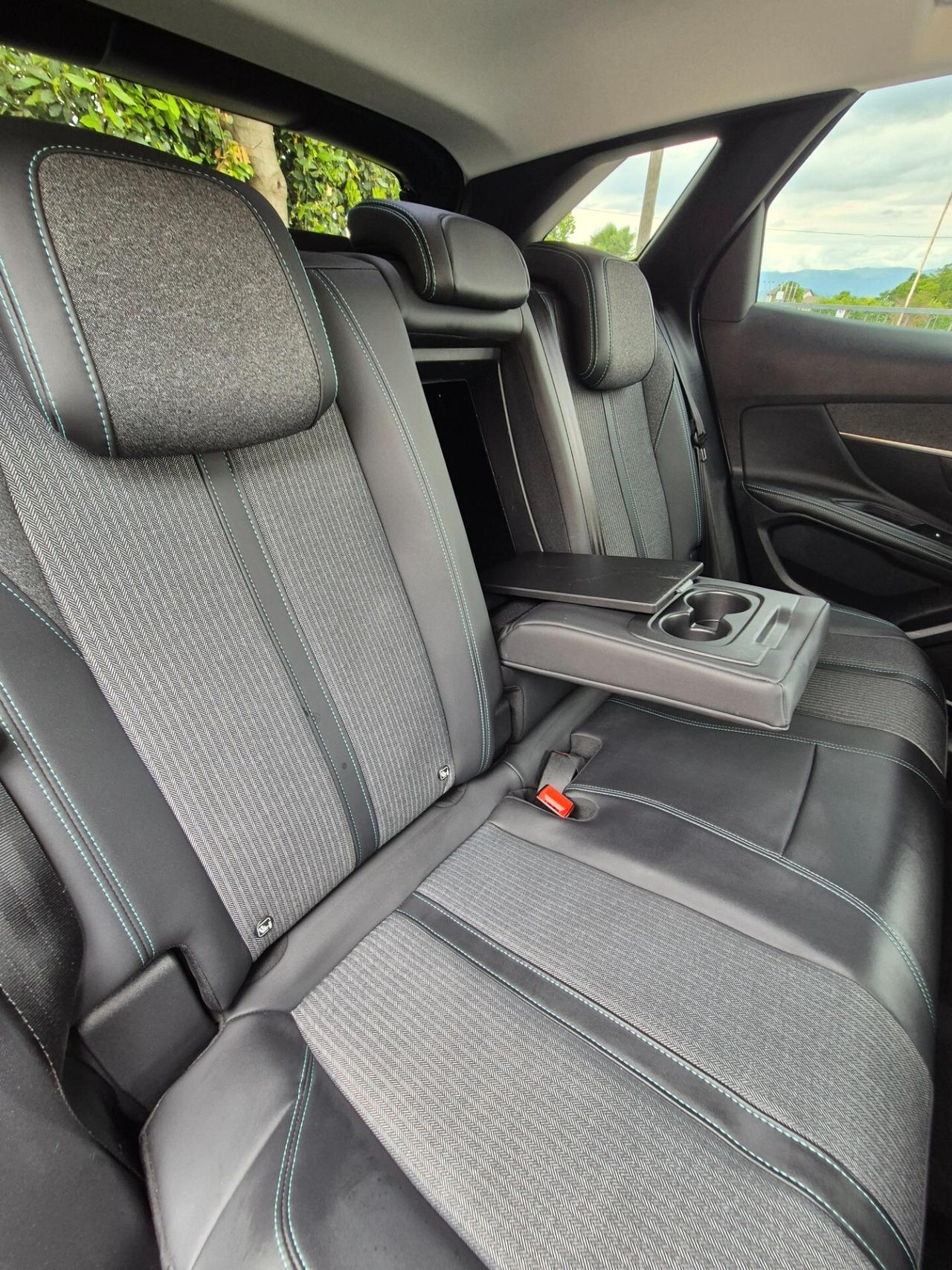 Peugeot 3008 Hybrid 225 e-EAT8 Allure Pack