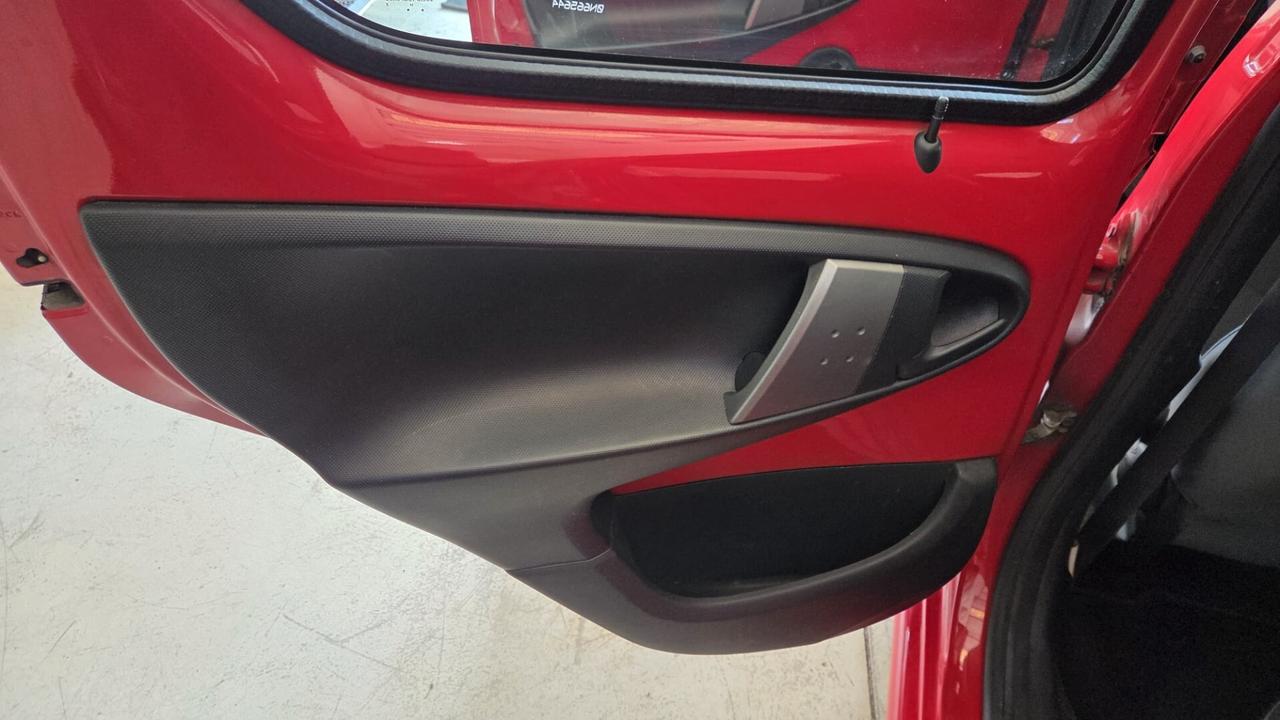 Toyota Aygo 1.0 12V VVT-i 5 porte Lounge Connect