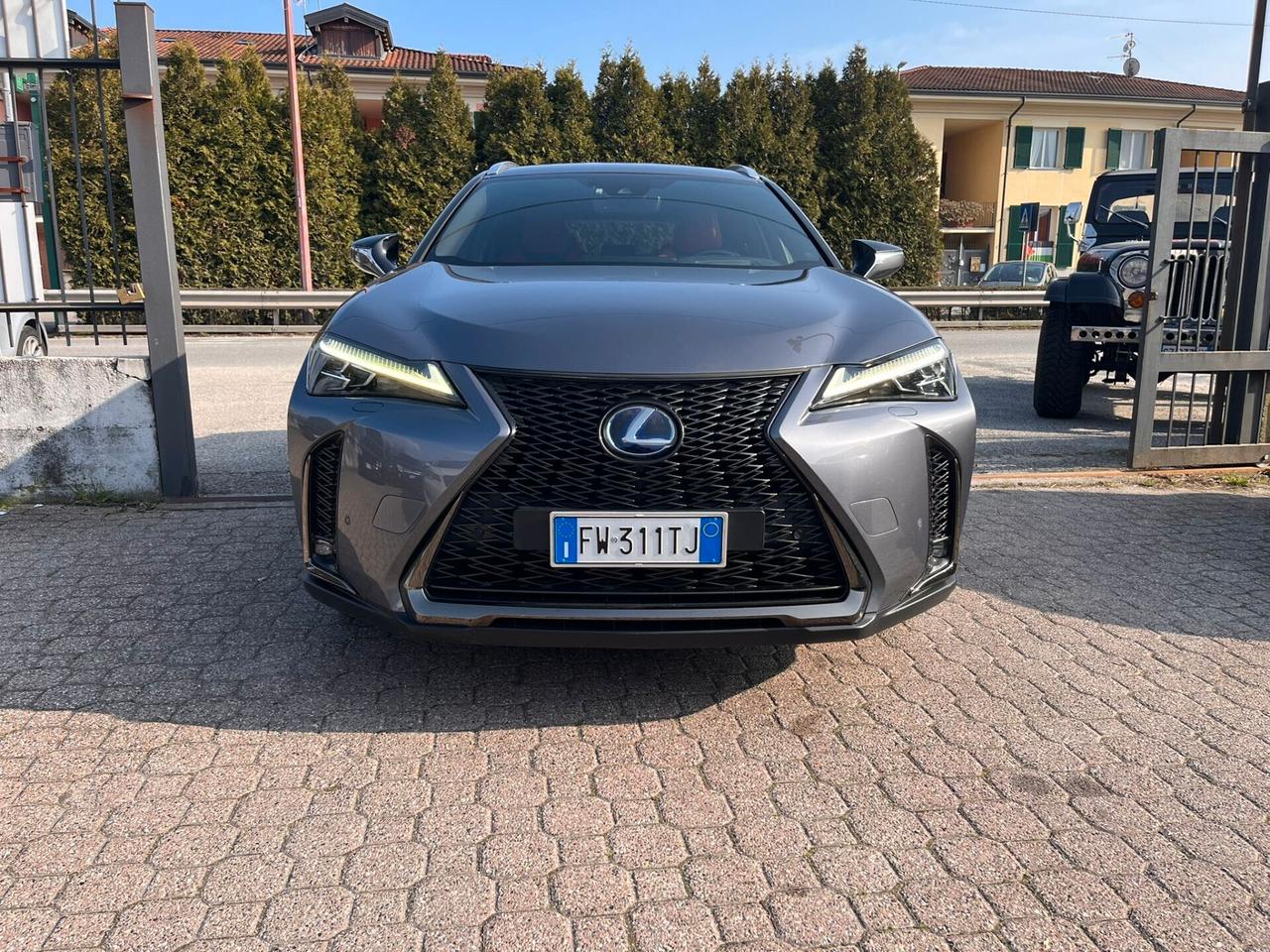 Lexus UX 250h F SPORT