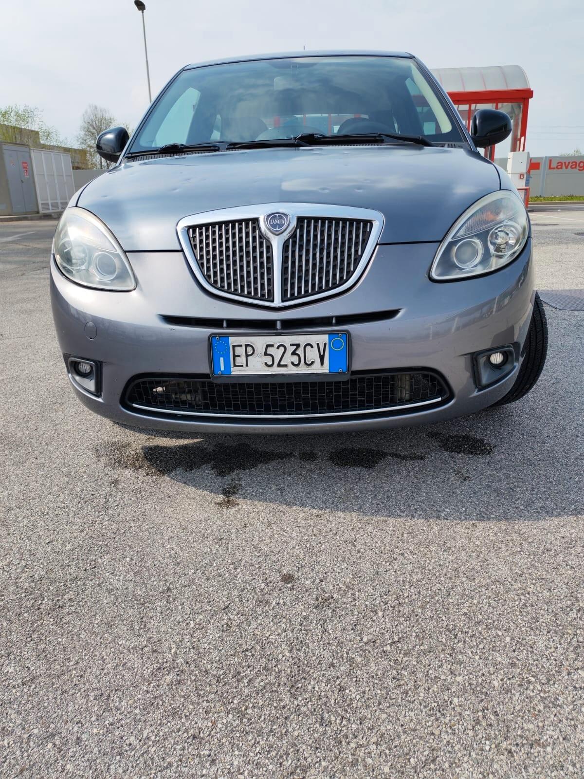 Lancia Ypsilon 1.2 69 CV 5 porte S&S Silver