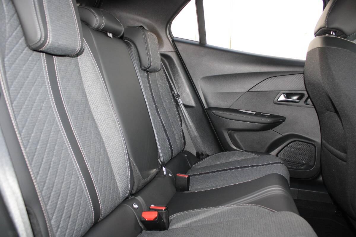 Peugeot 2008 1.2 Allure s&s 130cv eat8 con TELECAMERA A 360°