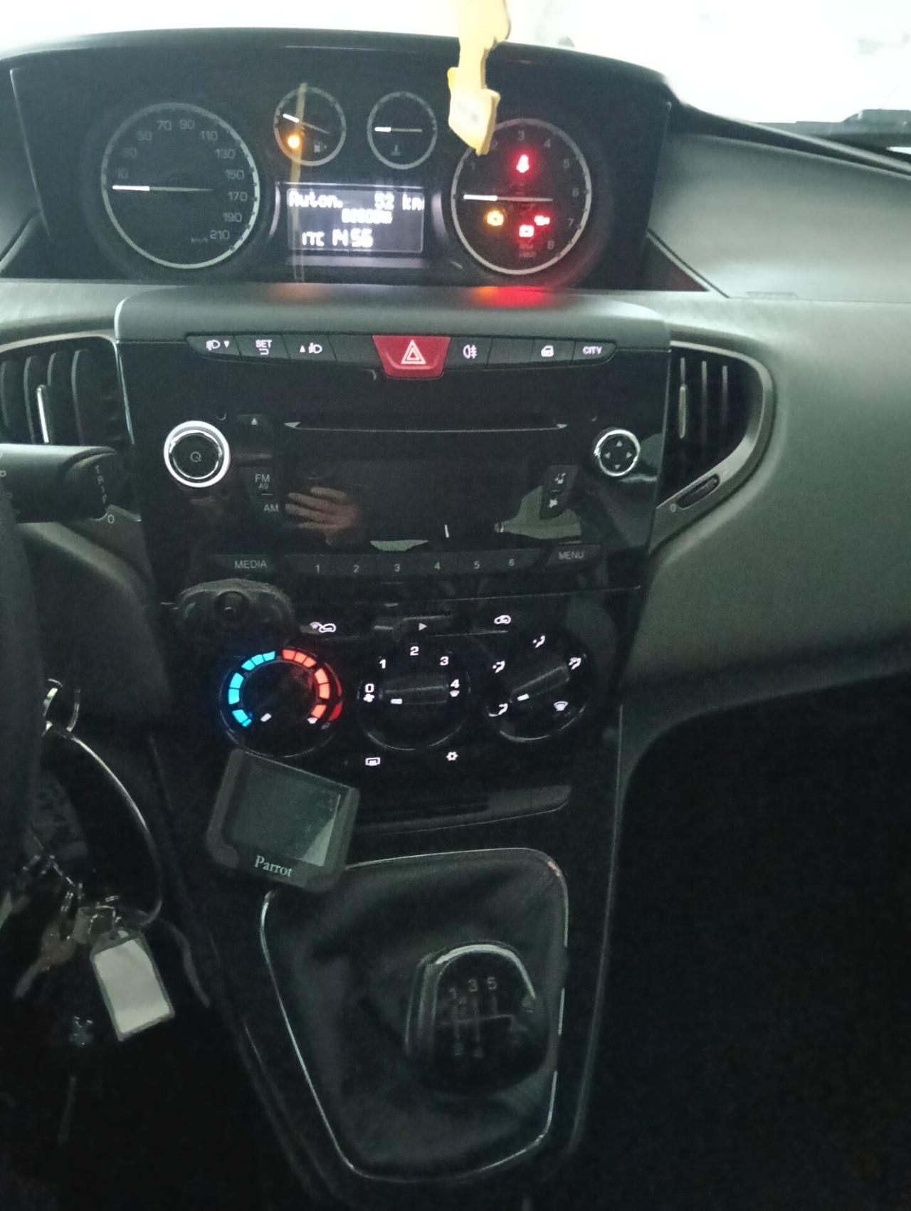 Lancia Ypsilon 1.2 69 CV 5 porte S&S Silver