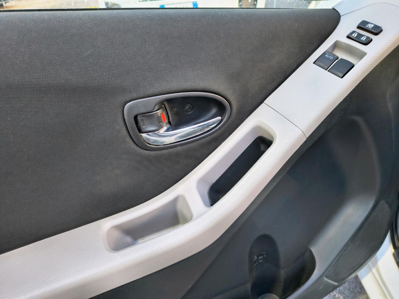 TOYOTA YARIS 1.4 DIESEL CAMBIO AUTOMATICO FINE 2010