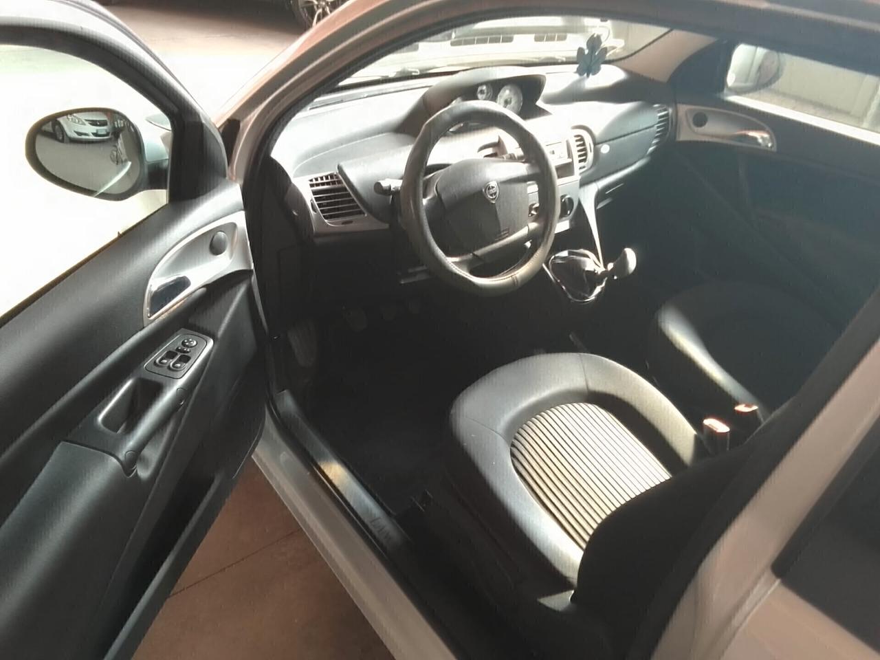 Lancia Ypsilon 1.2 Elle OK NEOPATENTATI