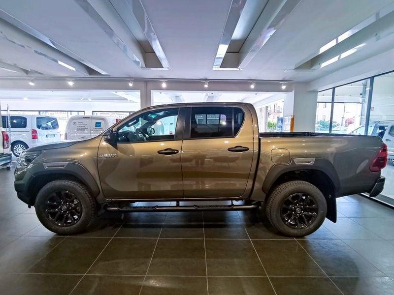 Toyota Hilux 2.8 D-4D A/T 4WD 48V 4 porte Double Cab Invincible