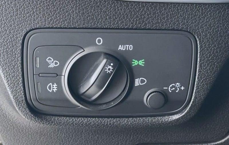 Audi Q2 1.6 30 TDI Identity Black S TRONIC