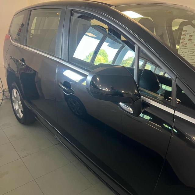 PEUGEOT 5008 1.6 HDi 115CV Active