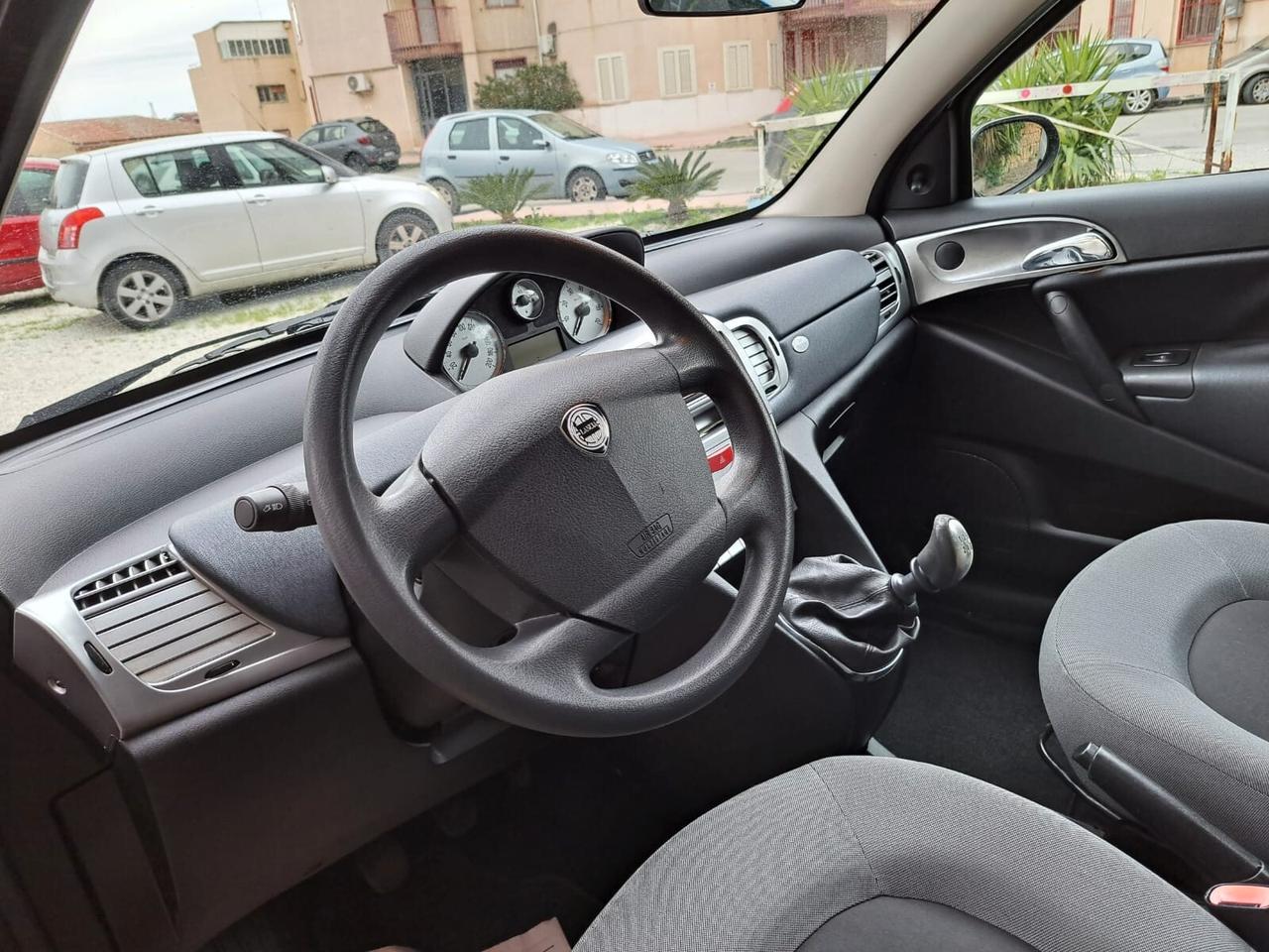 Lancia Ypsilon 1.2 Oro Plus