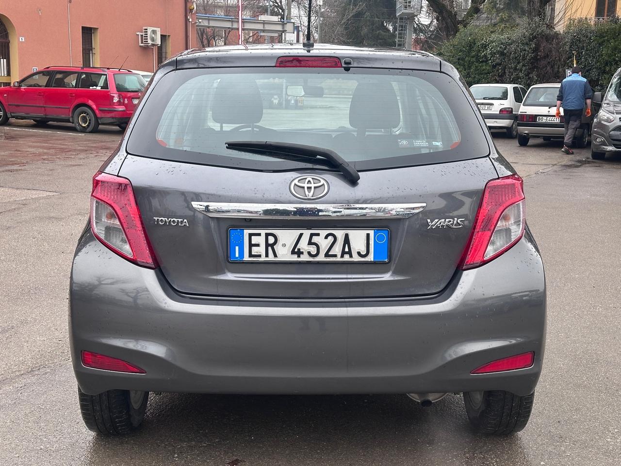 Toyota Yaris 1.0 5 porte Lounge Neopatentati