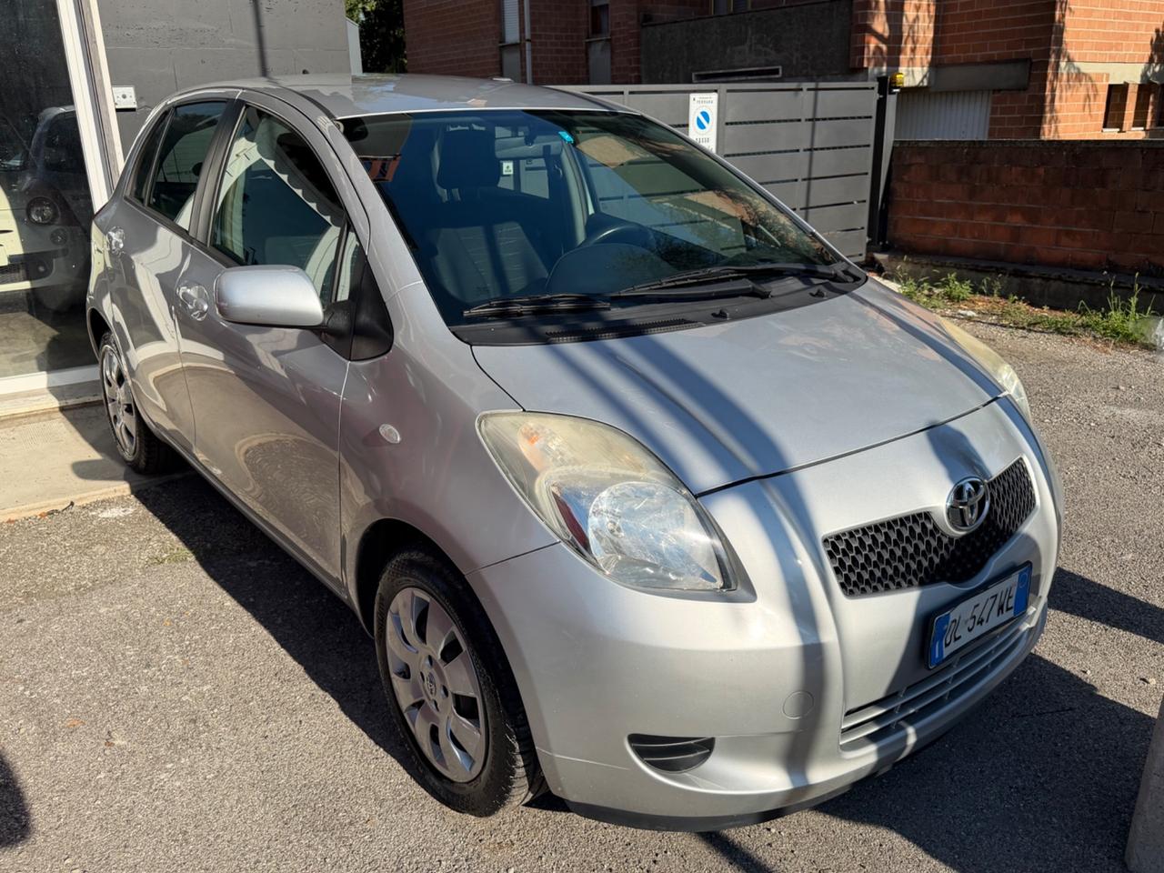 Toyota Yaris 1.0 5 porte Sol
