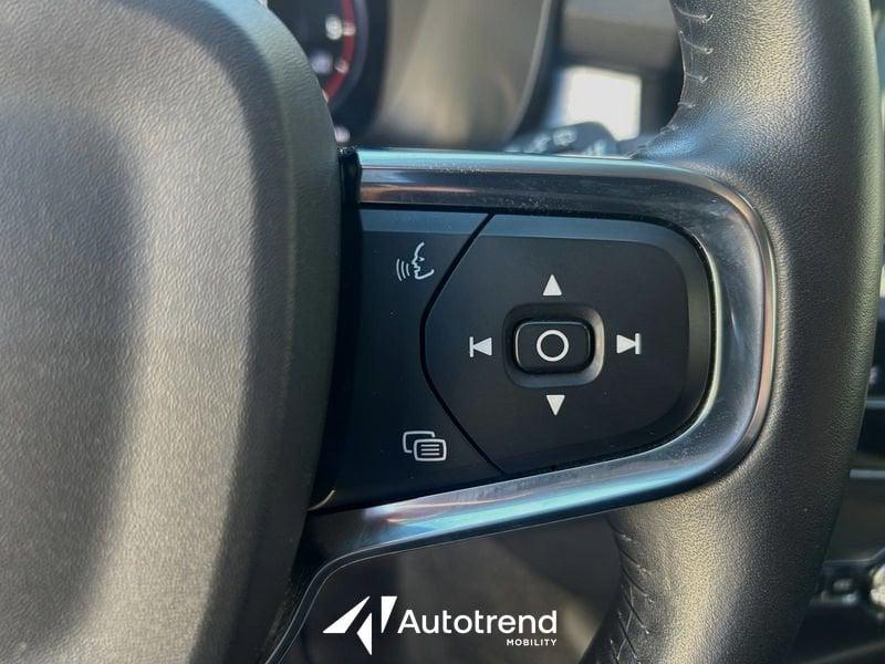 Volvo XC40 D3 150 CV Automatica Momentum Pro