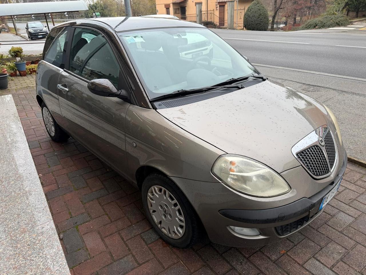 Lancia Ypsilon 1.2 benzina, b-color